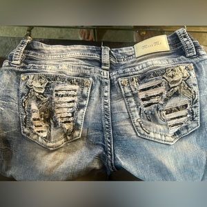 CAPRIS! Design with light and dark silver rose and diamonds